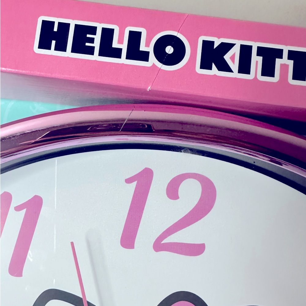 Hello Kitty Wall Clock - Picture 4 of 4